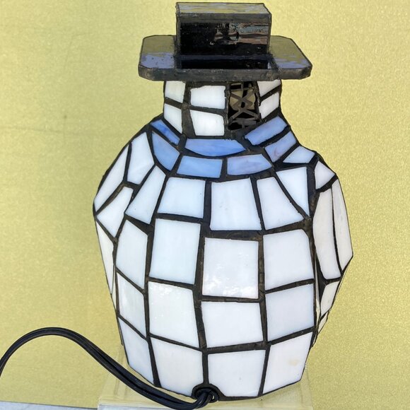 Tiffany Style Stained Glass Frosty the Snowman Accent Lamp - Picture 7 of 13